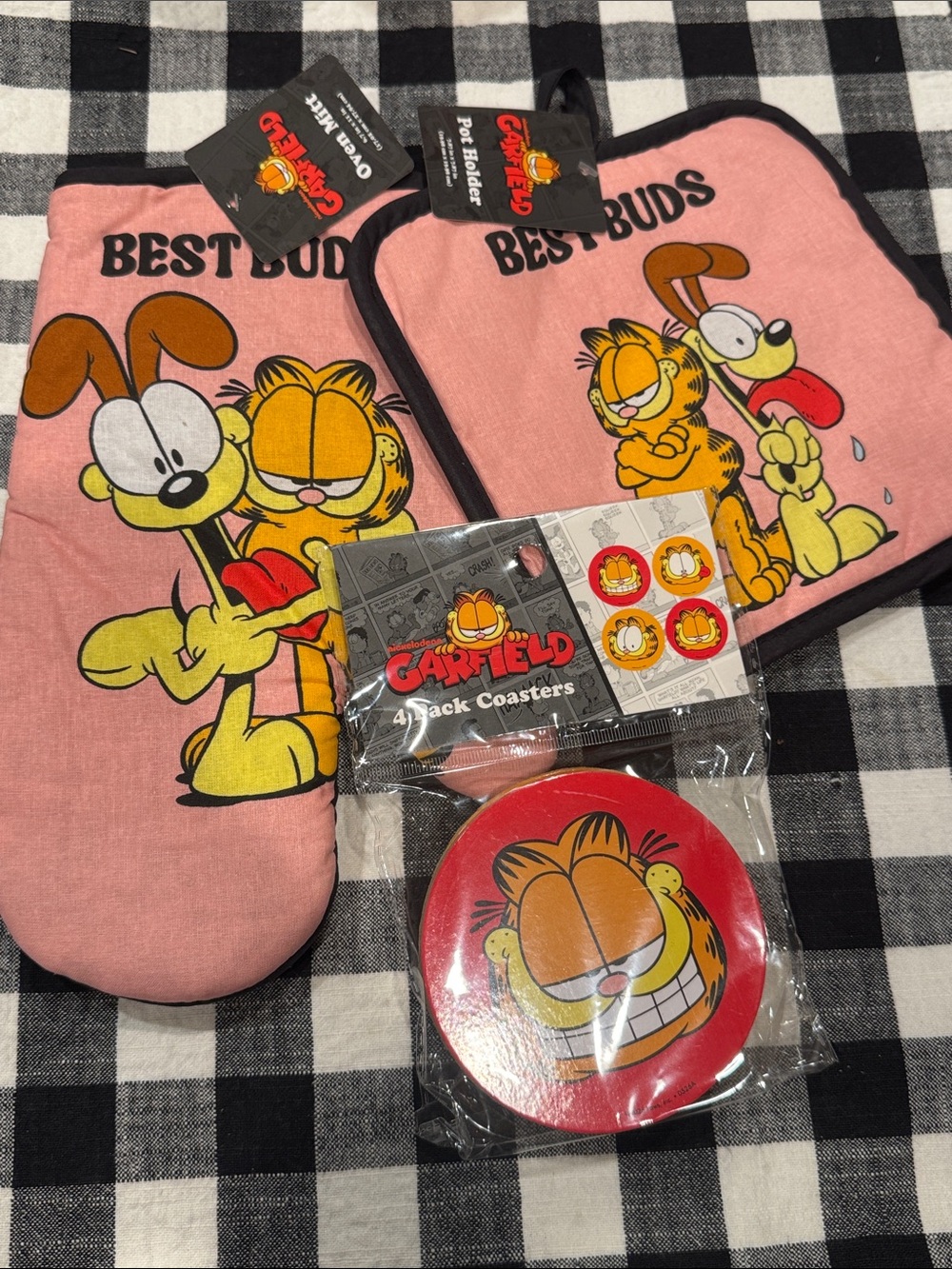 Nickelodeon Pink Garfield 'Best Buds' Oven Mitt, Pot Holder & Coaster Set